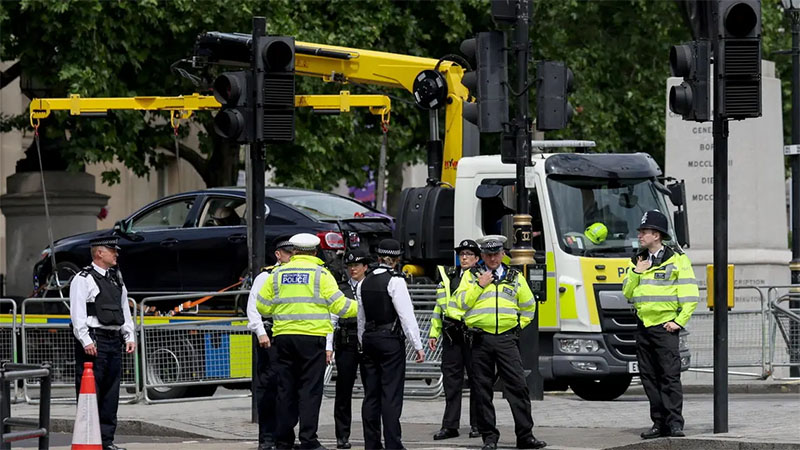UK police briefly evacuate London's Trafalgar Square near Jubilee celebrations